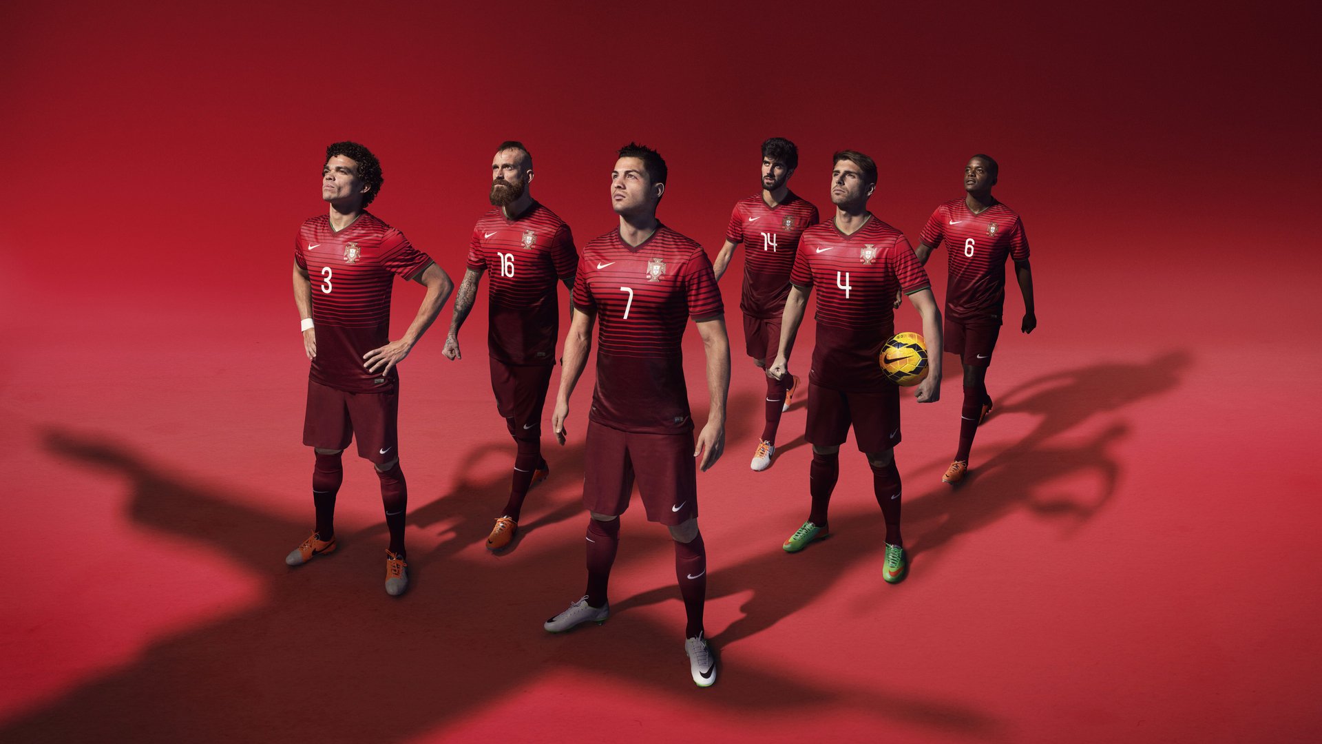 未来“足球皇帝”之路:新秀崭露头角,足坛未来