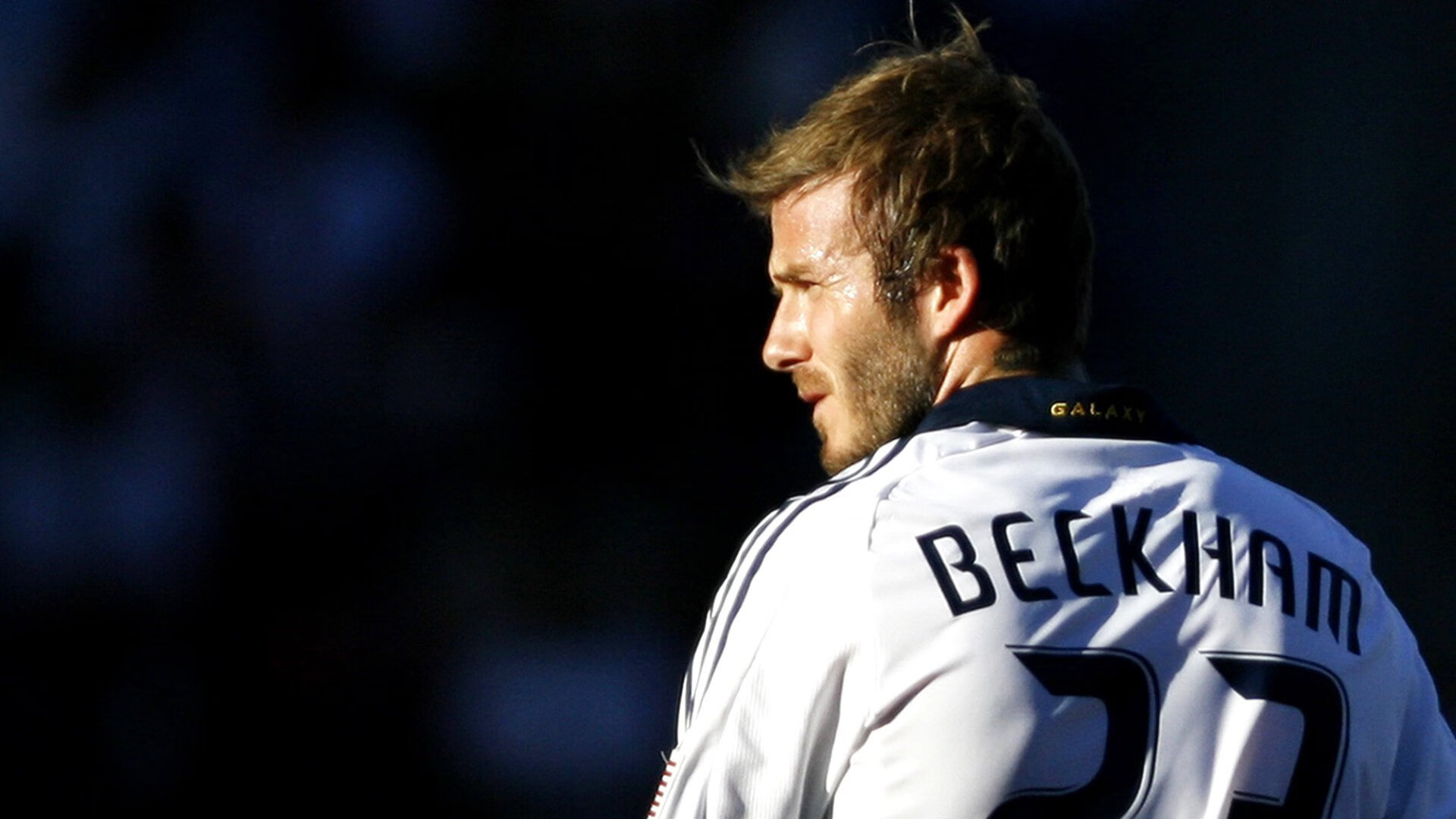 足球赛事视觉包装风格统一提升品牌形象，足球 时尚